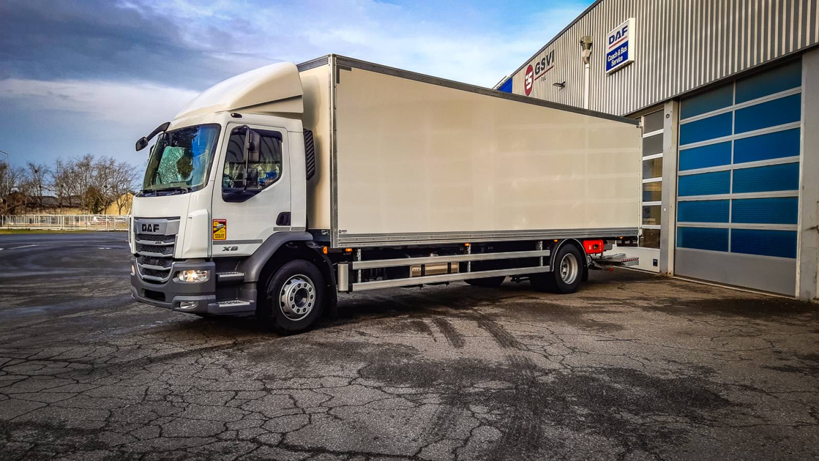 DAF XB 290 4X2 19t - CAISSE PLYWOOD NEUF PRÊT-À-PARTIR