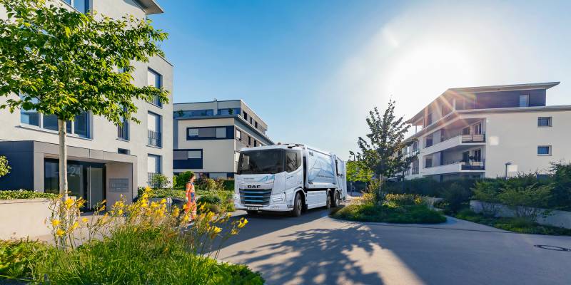 Le nouveau camion électrique DAF XB neuf en action pour une livraison urbaine silencieuse et sans émission