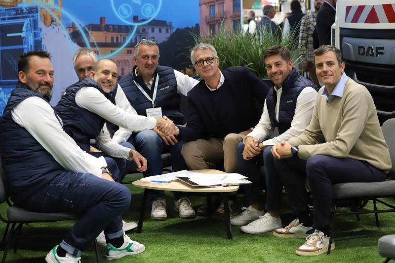 Photo de groupe des sociétés Busi Group OMB et BOM Care