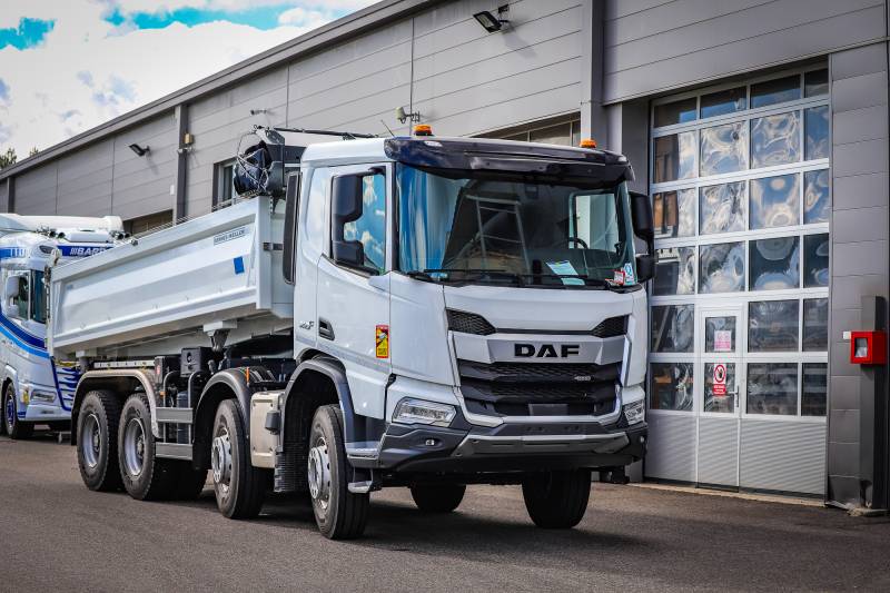 DAF XDC 450 8x4 - BIBENNE MEILLER NEUF PRÊT-À-PARTIR AVANT