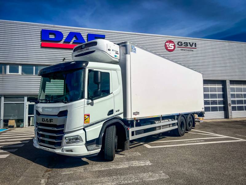 DAF XD 450 6X2 caisse frigorifique disponible à Toulouse ou Occitanie pour la distribution de marchandises 