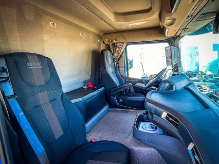DAF XDC 450 8X4 Construction - Plateau-Grue FASSI Intérieur